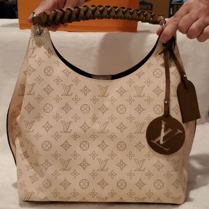 Louis Vuitton Carmel Mahina M53188